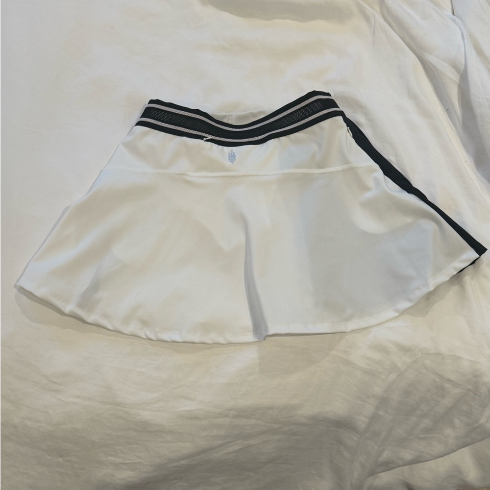 BNWT FP Movement skort size medium - Picture 6 of 8